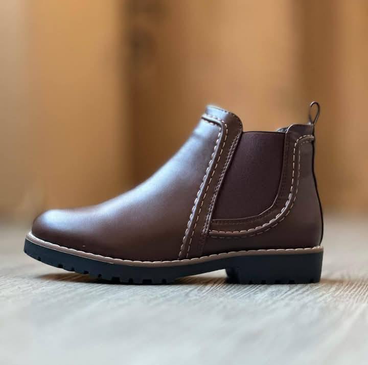 Flat Ladies Angle Boots