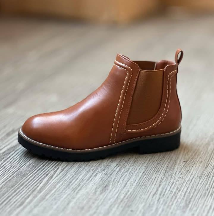 Flat Ladies Angle Boots